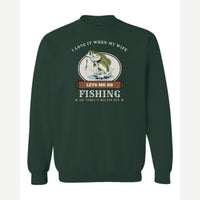 I Love It When My Wife Lets Me Go Fishing — Crewneck Sweatshirt / Forest Green